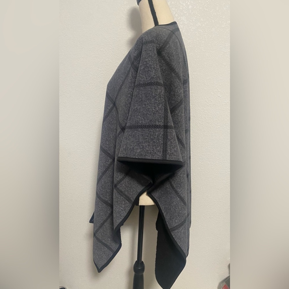 Ike Behar Reversible Wrap sweater - Picture 2 of 4